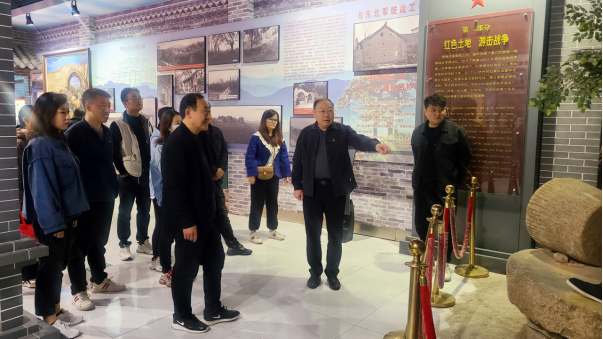市文旅公司3月份新聞稿（一），?；⑸? 一路同行--駐馬店市文化旅游發(fā)展有限公司開展團(tuán)建活動(dòng)124.png