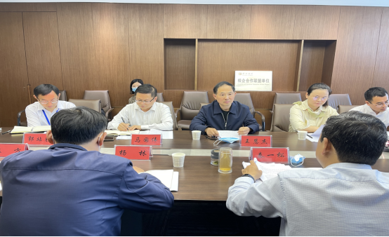 法治駐馬店（法治政府）考核組領導蒞臨市產業(yè)集團考核法治建設工作380.png