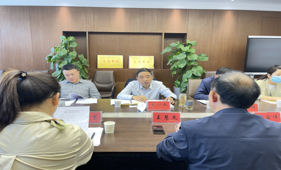 法治駐馬店（法治政府）考核組領導蒞臨市產業(yè)集團考核法治建設工作703.png