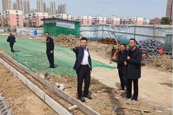 駐馬店市黃淮建設(shè)工程有限公司到各在建項目進(jìn)行節(jié)日慰問173.png