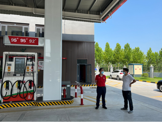 7.14市產(chǎn)業(yè)集團(tuán)黨委書記、董事長劉培建深入子公司檢查疫情防控工作614.png